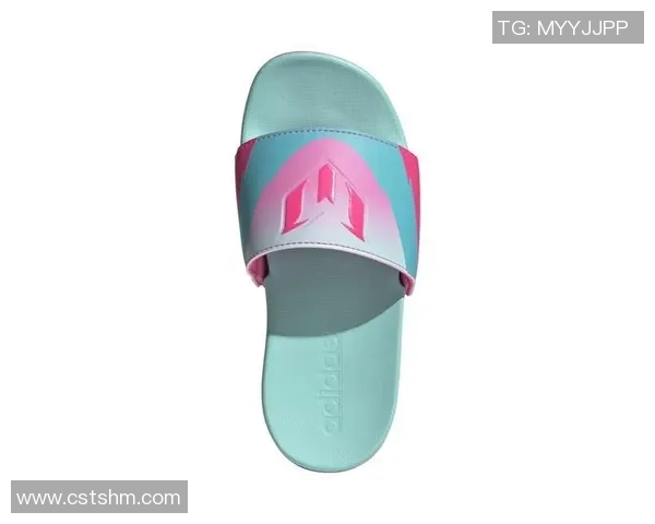 足球明星联名拖鞋潮流来袭 打造夏日运动时尚新风潮